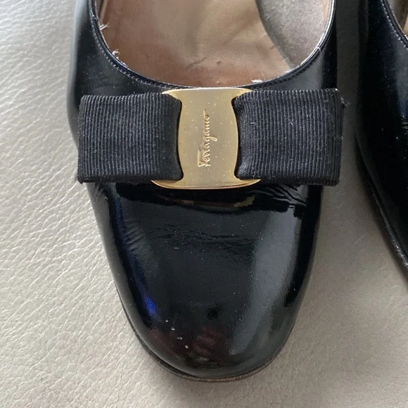 Salvatore Ferragamo Vara size 39.5 - Picture 3 of 7